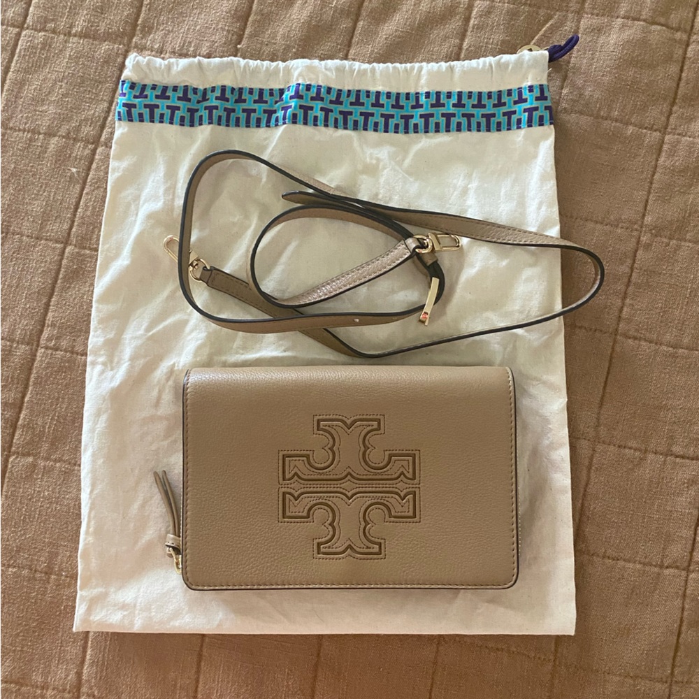 Tory Burch wallet on chain